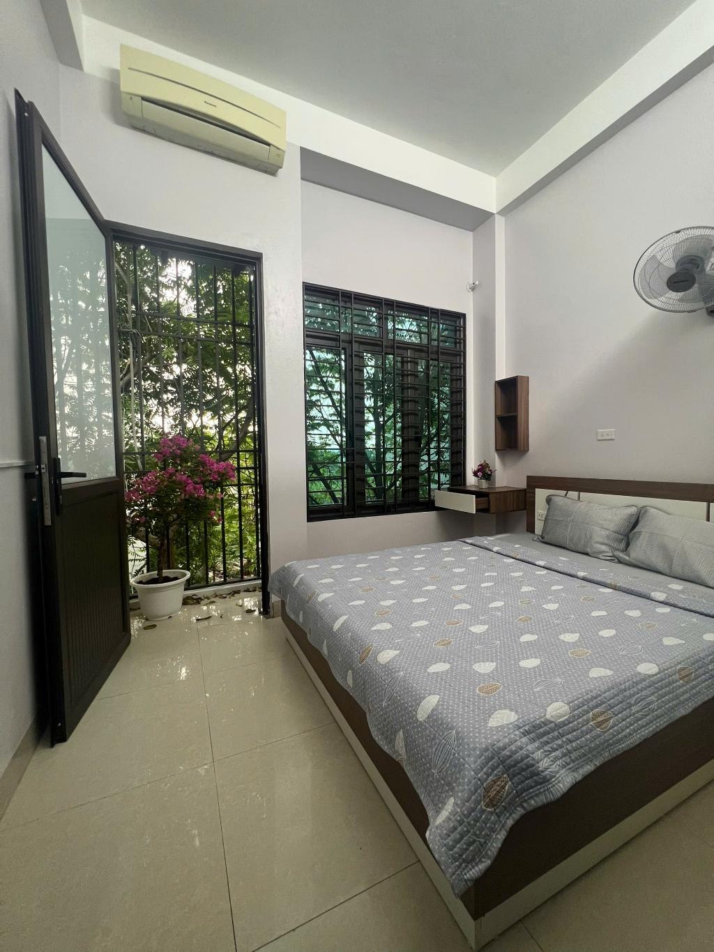 NHÀ ĐẸP DÂN XÂY - FULL NỘI THẤT - CHỈ VIỆC XÁCH VALI VỀ Ở - THOÁNG MÁT NHẤT PHỐ - GẦN Ô TÔ - VÀI BƯỚC CHÂN RA PHỐ XỐM - Ảnh 3