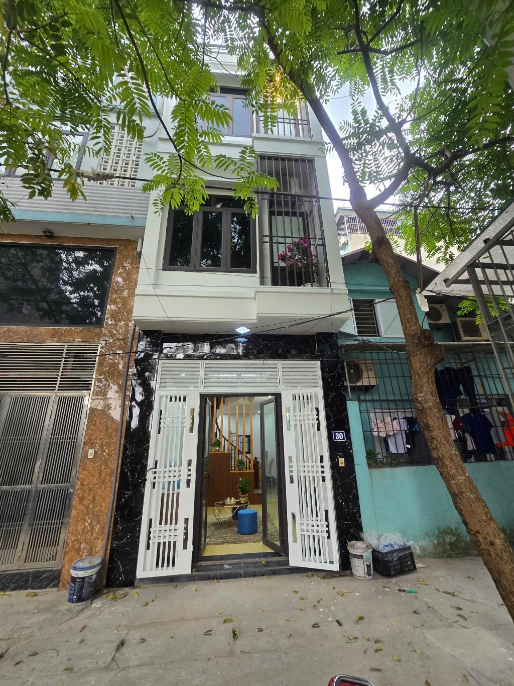 NHÀ ĐẸP DÂN XÂY - FULL NỘI THẤT - CHỈ VIỆC XÁCH VALI VỀ Ở - THOÁNG MÁT NHẤT PHỐ - GẦN Ô TÔ - VÀI BƯỚC CHÂN RA PHỐ XỐM - Ảnh chính