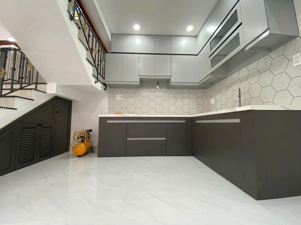 NHÀ MỚI 1/ KÊNH TÂN HOÁ - TÂN PHÚ  - 4 X 11M - 3 TẦNG BTCT - HẺM OTO KẾ  MẶT TIỀN - GIÁ 5.6 TỶ PHÚ - Ảnh 3