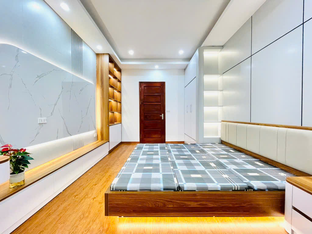Bán nhà riêng tại Bằng B, Hoàng Liệt, Hoàng Mai, ô tô đỗ cổng, 32m2 5 tầng 6.x tỷ - Ảnh 2