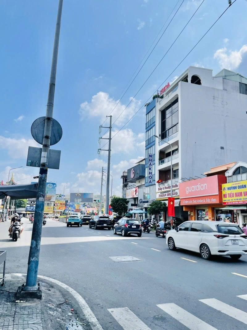 Bán nhà Mặt tiền Lạc Long Quân - Ngay Hòa Bình, CV Đầm Sen, 7,5x16,5m, 2 Tầng, 24,9 tỷ. - Ảnh chính