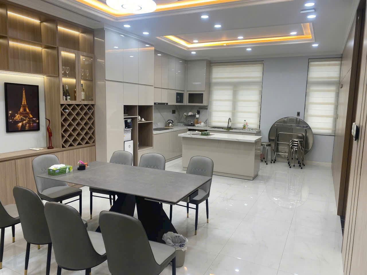 SỞ HỮU NGAY CĂN NHÀ ĐẸP - SIÊU VIP - Vị Trí Đắc Địa Tại Khu Vinhomes Q9 - Ảnh 1