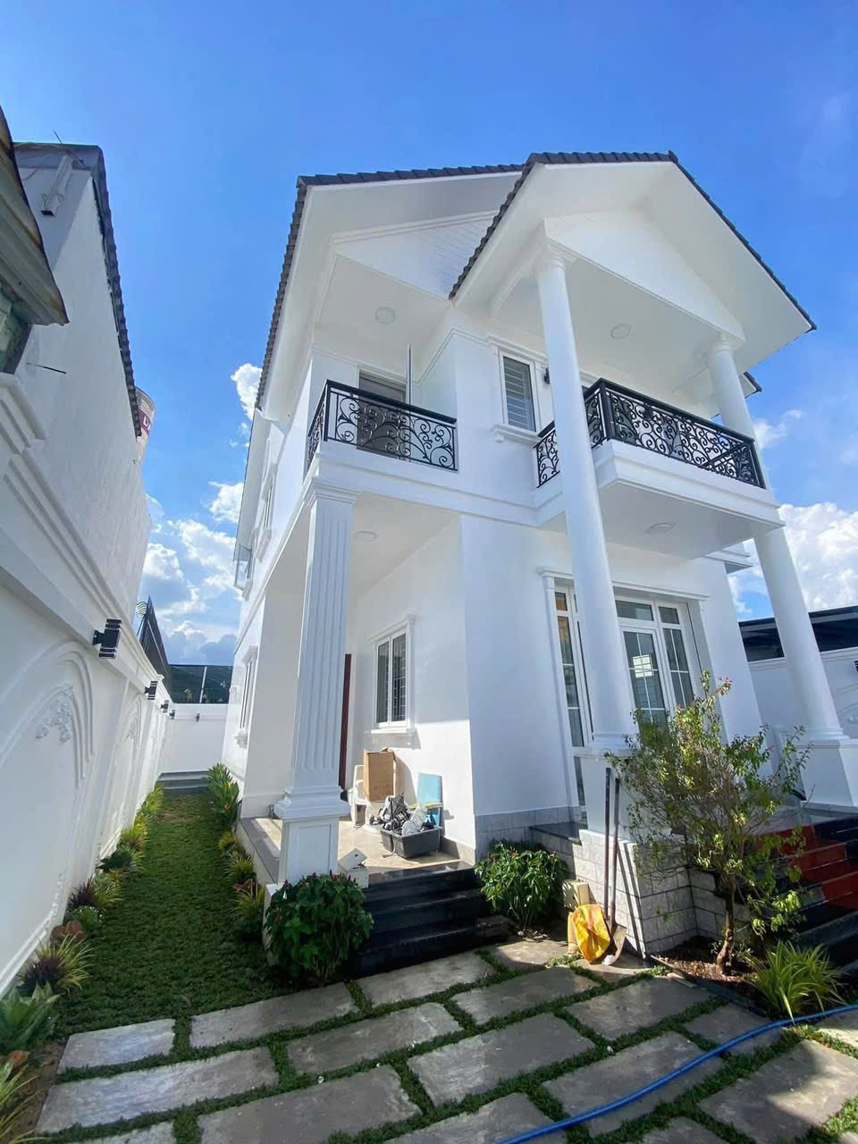 BIỆT THỰ SIÊU ĐẸP (10x22) ĐƯỜNG 10M SONG HÀNH, HÓC MÔN, VỊ TRÍ VIP - Ảnh 1
