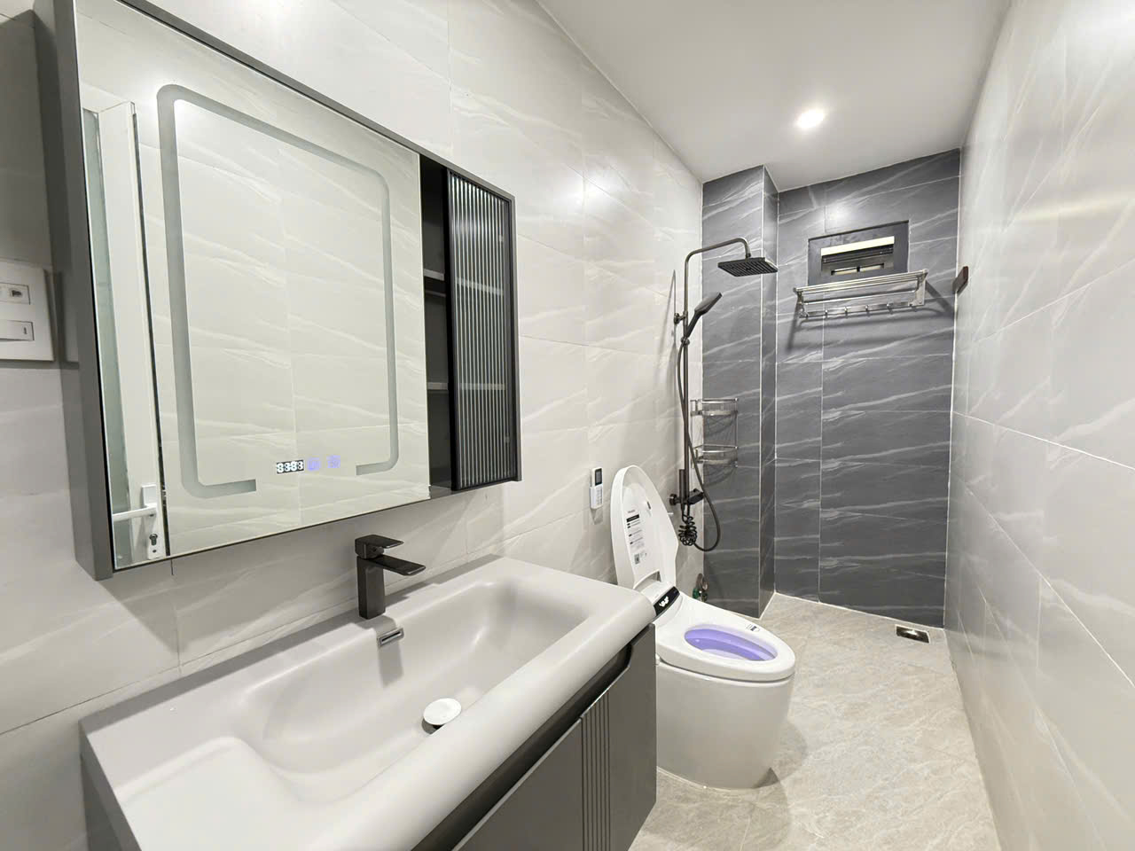 Bán nhà đẹp FULL nội thất Y hình khu VIP nhất Quận - Khu E Kim Long - Ảnh 3