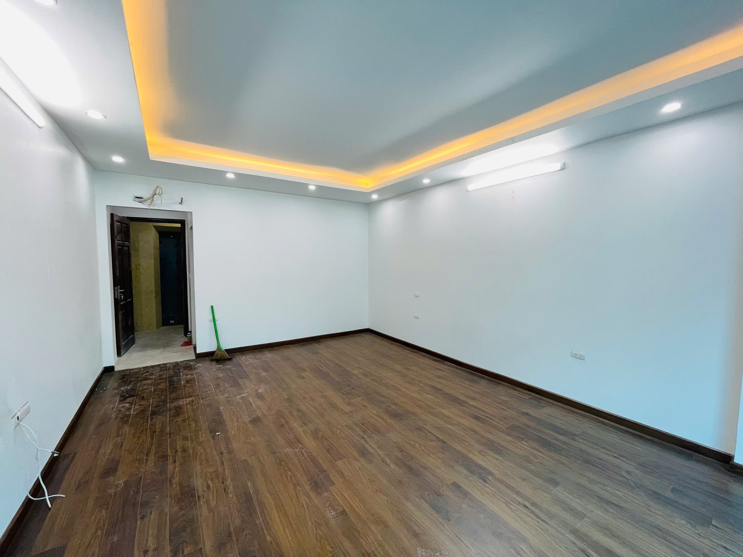 NHÀ 7 TẦNG – THANG MÁY – GẦN HIM LAM: GIỮ TIỀN KHÉO, TĂNG GIÁ LÂU! - Ảnh 2