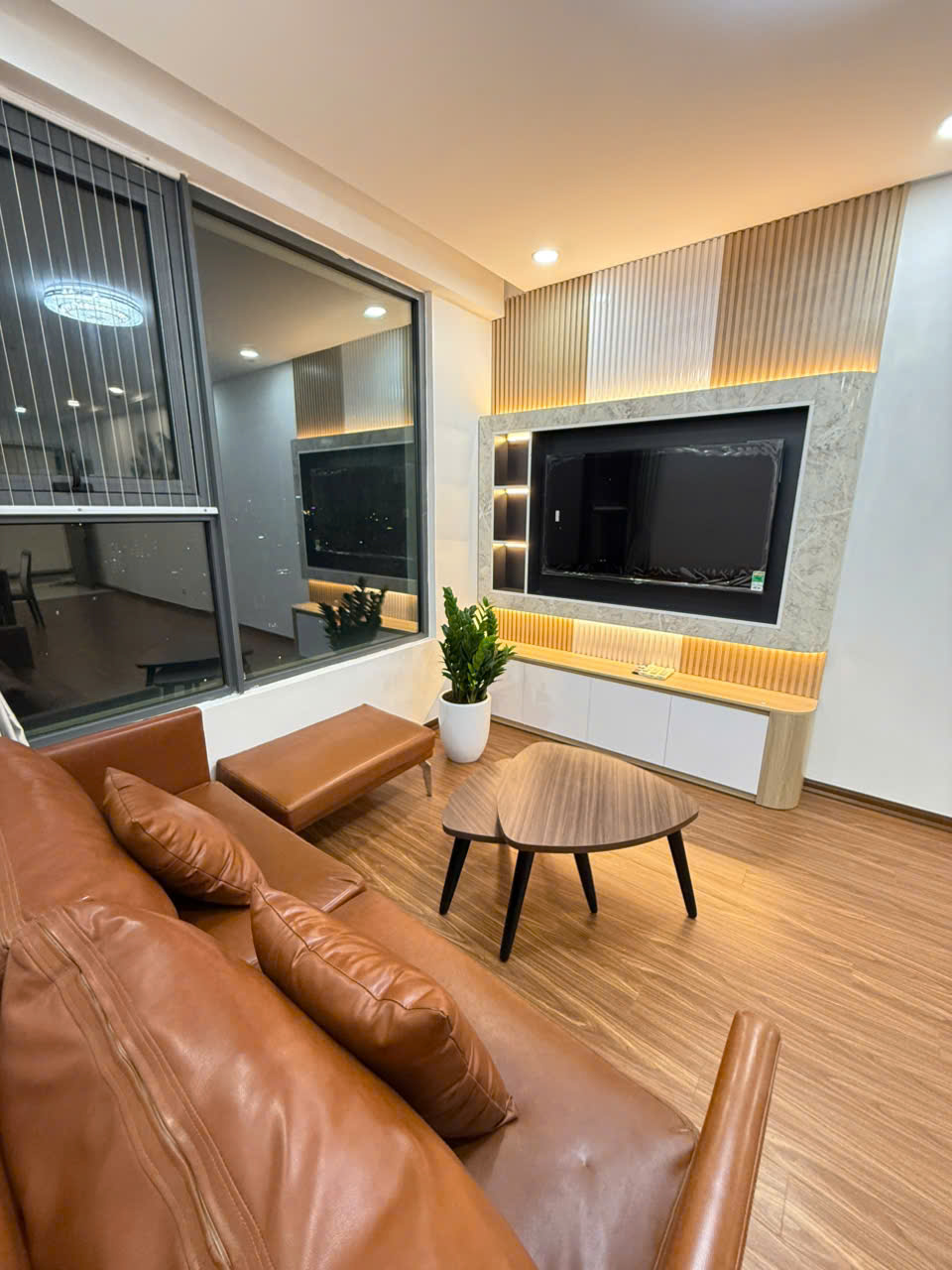 Bán căn hộ chung cư tòa Eco Green Nguyễn Xiển, Thanh Xuân 68m2, 2 ngủ, 4.x tỷ - Ảnh chính