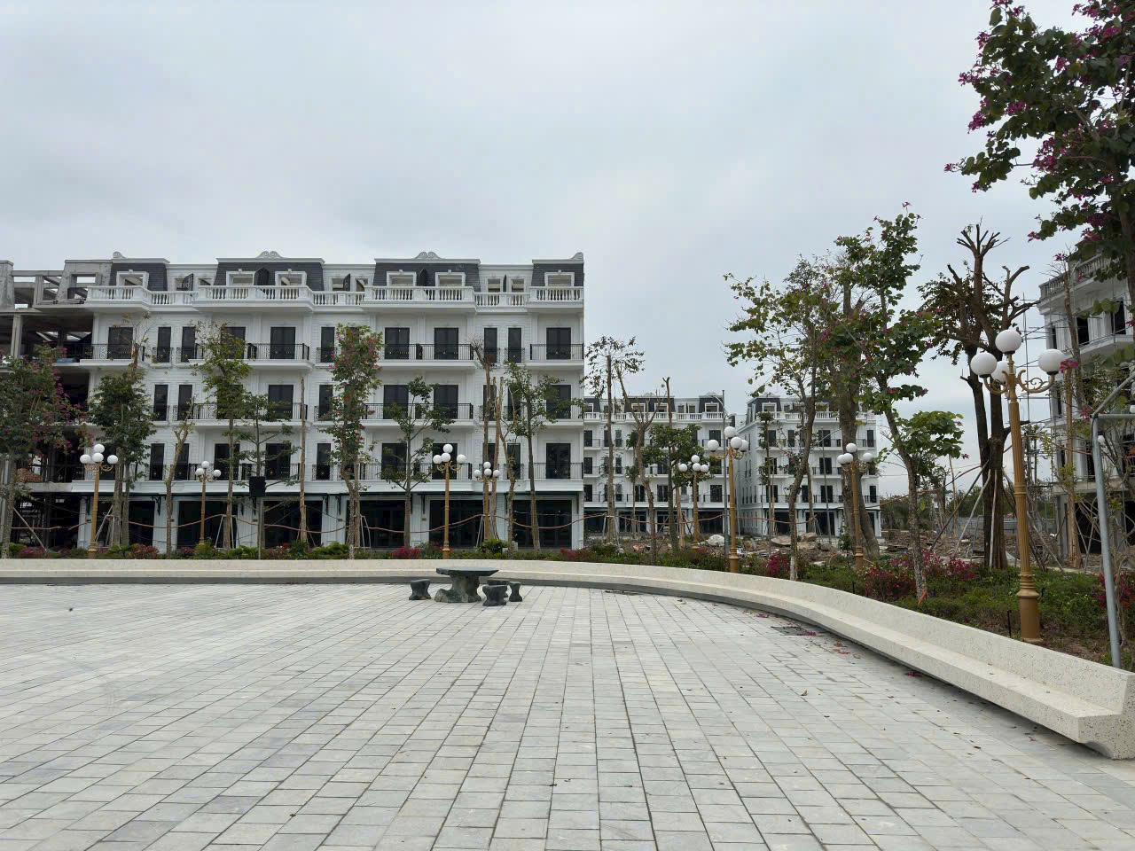 CHỦ NHÀ CẦN THÀNH KHOẢN LIỀN KỀ 1 HƯỚNG TÂY NAM KĐT ĐÔNG DƯƠNG RESIDENCE (0915458886) - Ảnh 1
