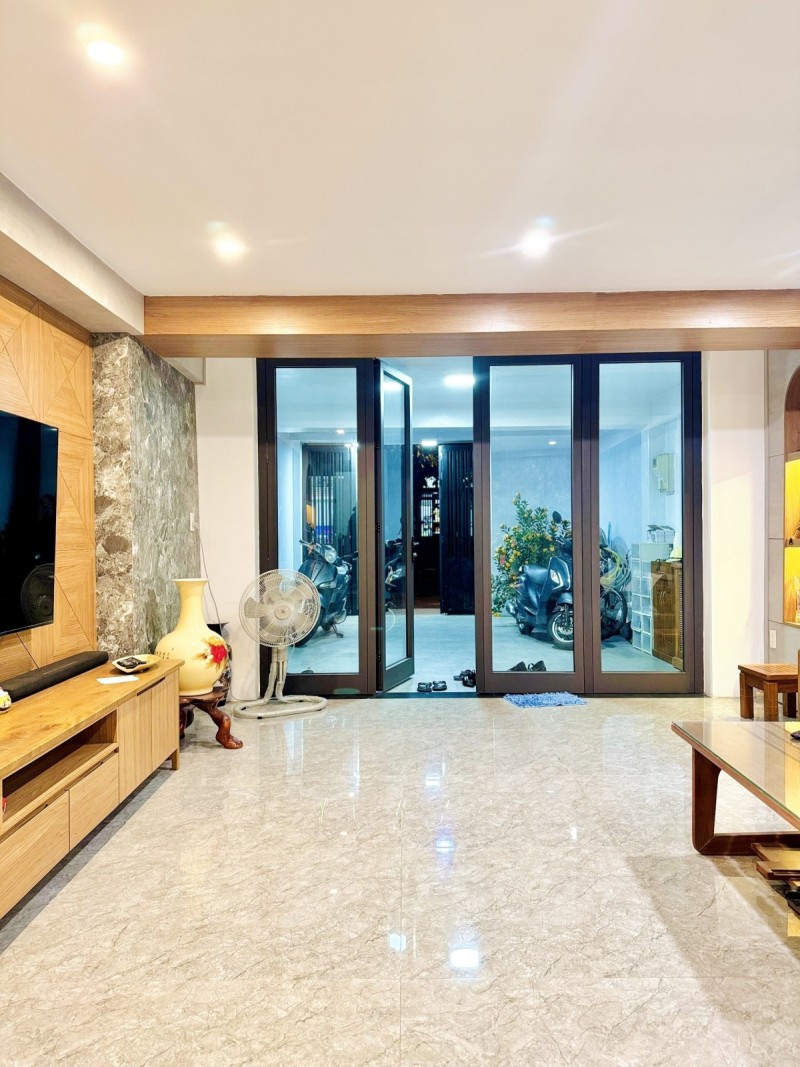 # Mặt Tiền Đầm Rong 2 gần Chợ Đống Đa, 85m2, 3.5 tầng cực chất, 7.x tỷ - Ảnh 2
