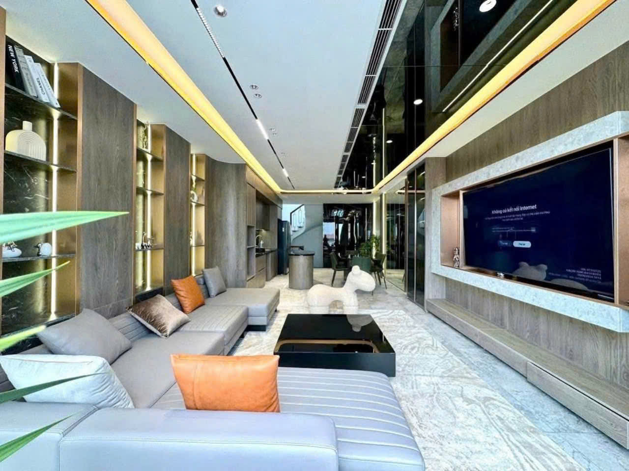 Em gái út có ngôi nhà 7 tầng thang máy tại ngõ 548 Nguyễn Văn Cừ. Long Biên. Hà Nội. - Ảnh 2