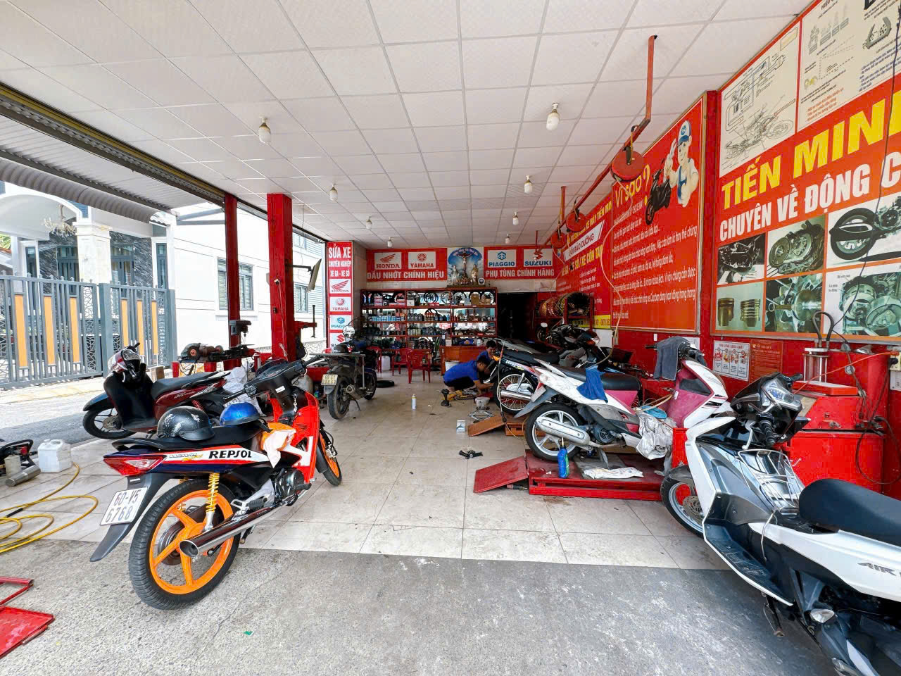 Bán nhà góc 2 MT Lê Đại Hành, P. Hố Nai, đang cho thuê 10tr, giá bán 8 tỷ - Ảnh 1