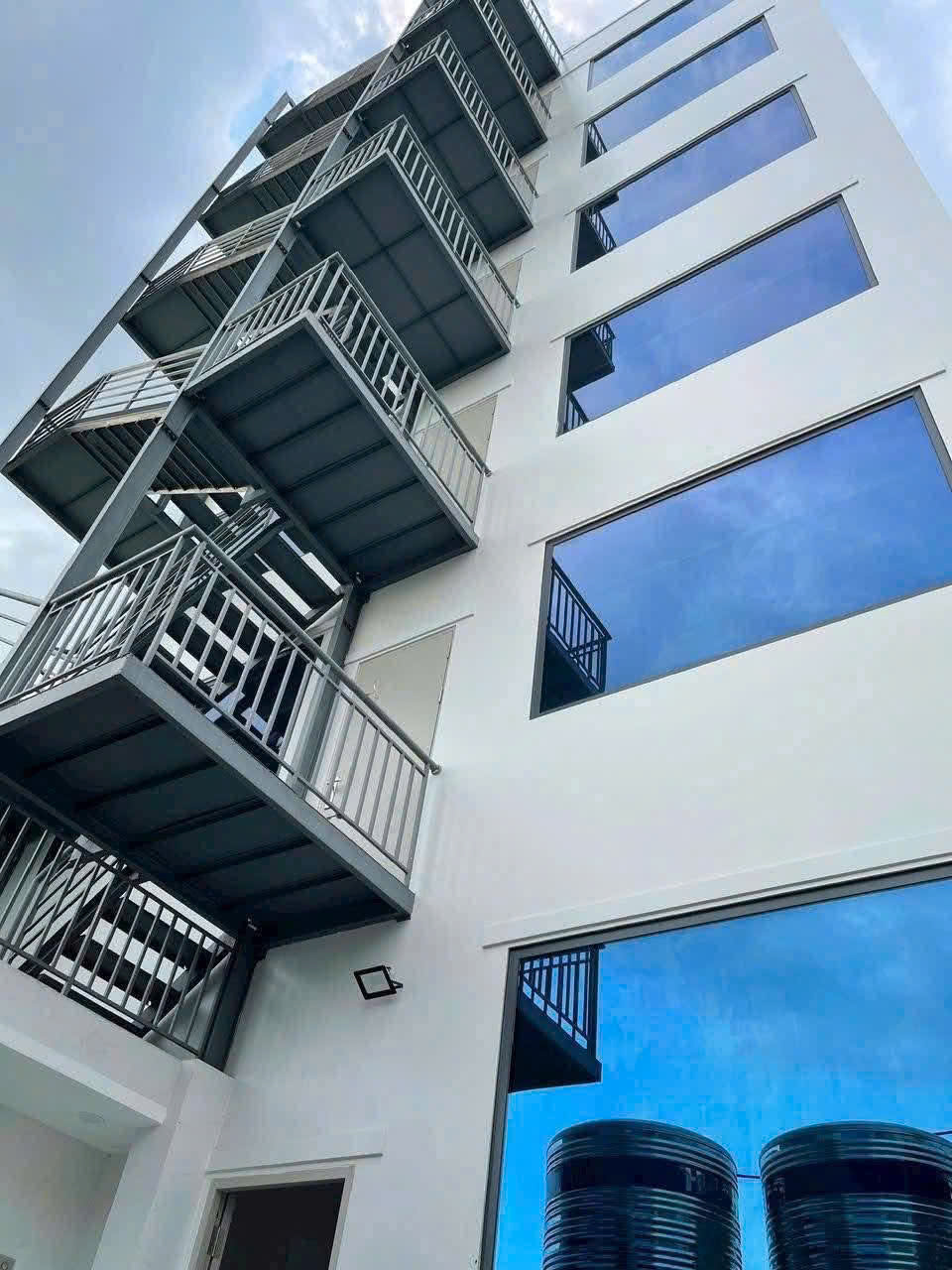 TÒA VĂN PHÒNG 8 TẦNG (8X25) THANG MÁY MẶT TIỀN TRẦN THỊ CỜ, Q.12 - Ảnh 1