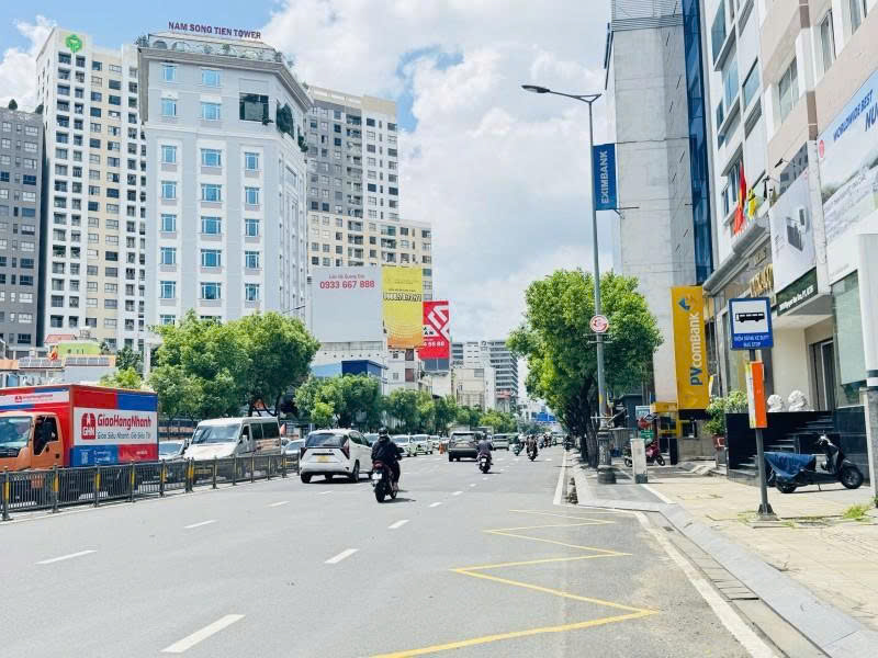 Bán nhà Mặt tiền Nguyễn Văn Trỗi - gần Hoàng Văn Thụ, 8x5m, 3 Tầng - 2PN, chào 14,9 tỷ. - Ảnh chính
