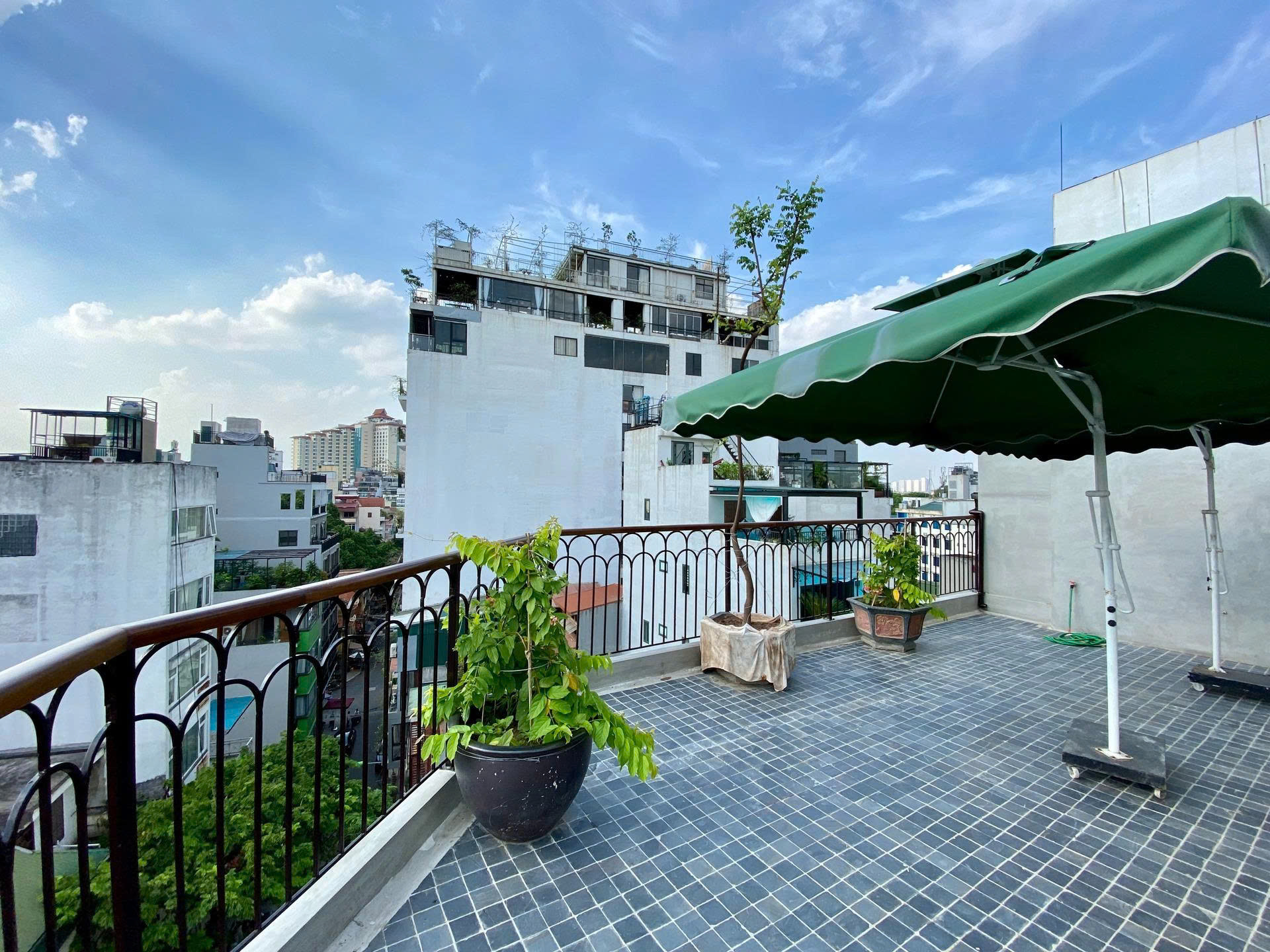 SIÊU HIẾM - BÁN NHÀ MẶT PHỐ TRÚC BẠCH - VIEW MẶT HỒ - 100M2 - 5 TẦNG - 2 CHIỀU Ô TÔ TRÁNH - Ảnh 1