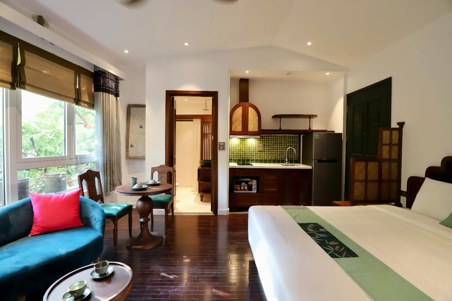 SIÊU HIẾM - BÁN NHÀ MẶT PHỐ TRÚC BẠCH - VIEW MẶT HỒ - 100M2 - 5 TẦNG - 2 CHIỀU Ô TÔ TRÁNH - Ảnh 2