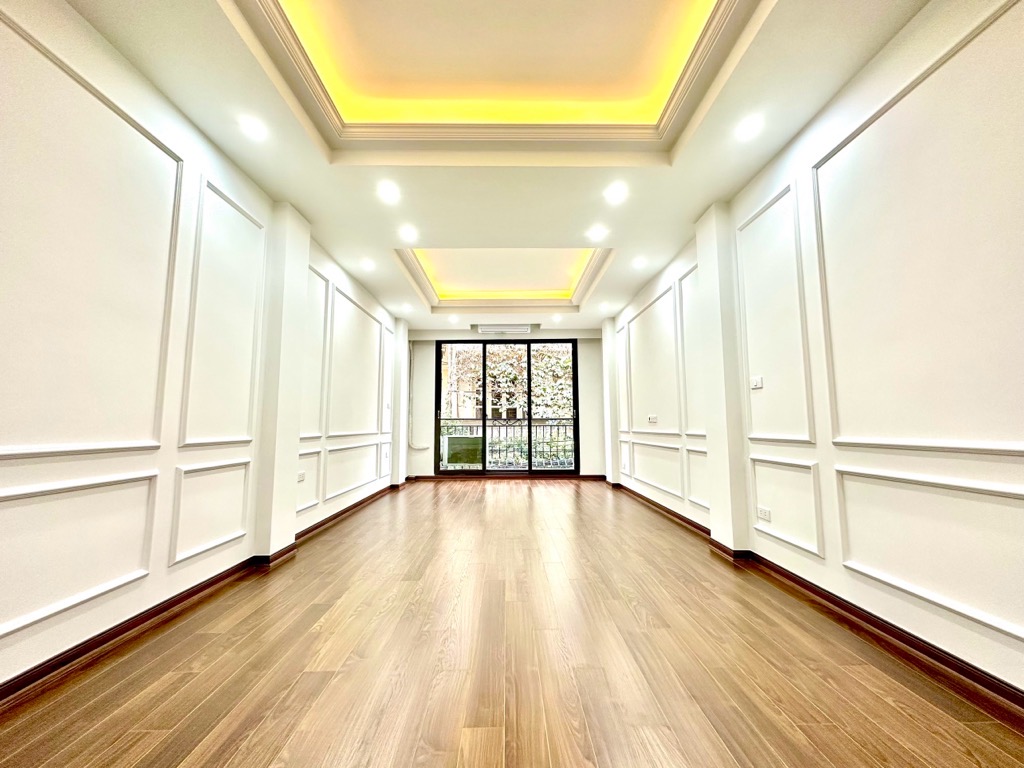 Bán Nhà Nguyễn Ngọc Nại 180m², 5 Tầng, Mặ Tiền 6m, Gía 70 Tỷ - Ảnh chính