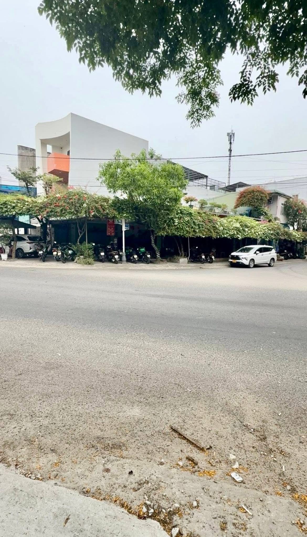 Bán nhà 2 mặt tiền đẹp lung linh  đường 10m5  Ninh Tốn - Ảnh 2