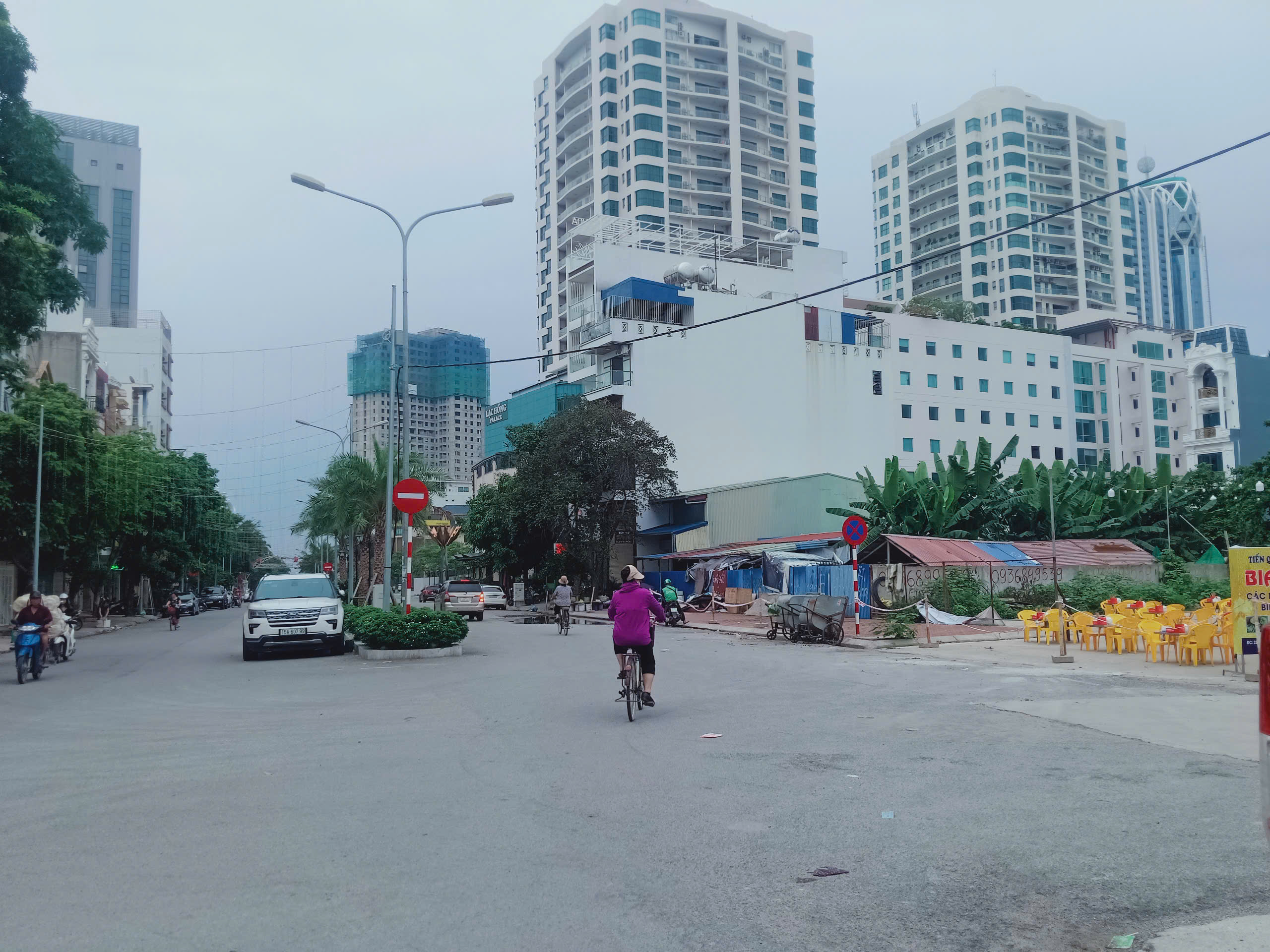 BÁN GẤP KHÁCH SẠN 7 TẦNG MỚI TINH, VỊ TRÍ ĐẮC ĐỊA, DOANH THU ỔN ĐỊNH 100 TRIỆU/THÁNG, LÊ HỒNG - Ảnh 2