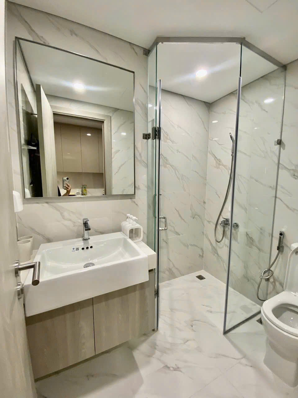 Bán nhà mặt phố Phương Mai, Đống Đa, 65m², 5 tầng, sổ đỏ - Ảnh 1