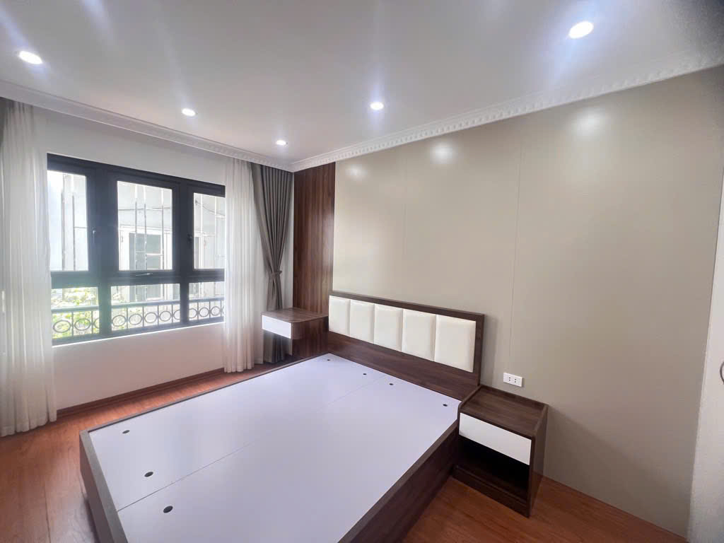 MẶT PHỐ PHẠM HỒNG THÁI -BA ĐÌNH -VỈA HÈ RỘNG - PHỐ CỔ KINH DOANH SẦM UẤT NGÀY ĐÊM - Ảnh 2