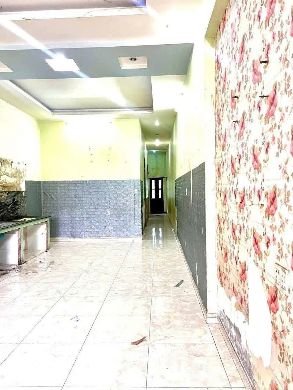 BÁN GẤP NHÀ 125M2 NGAY CHỢ-ĐƯỜNG NHỰA 5M-SỔ HỒNG RIÊNG. - Ảnh 2