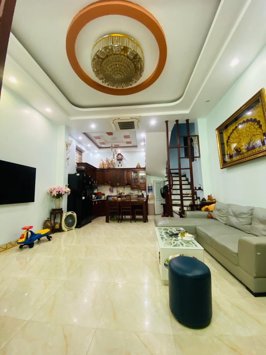 Bán nhà Lô Góc, Ôtô tránh Đường Cầu Giấy 38/42m, 5Tầng, MT 4.6m 18 Tỷ, Ngõ thông - Ảnh 1