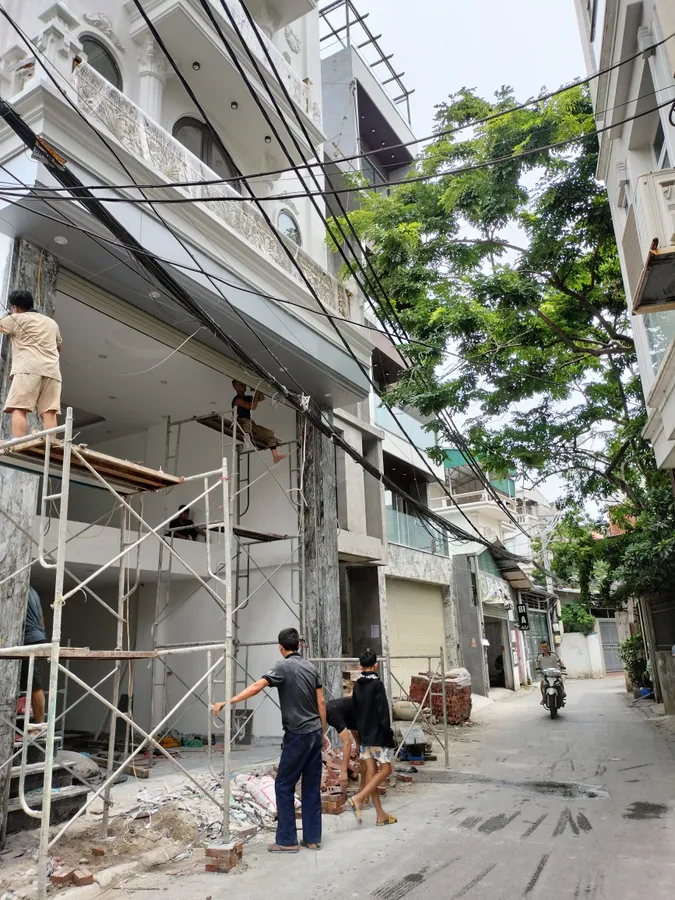 NHÀ ĐẸP MỚI 6 TẦNG THANG MÁY Phố Trạm 45m2 X 6 tầng, mặt tầng 4.3m, 9 tỷ Long Biên. - Ảnh chính