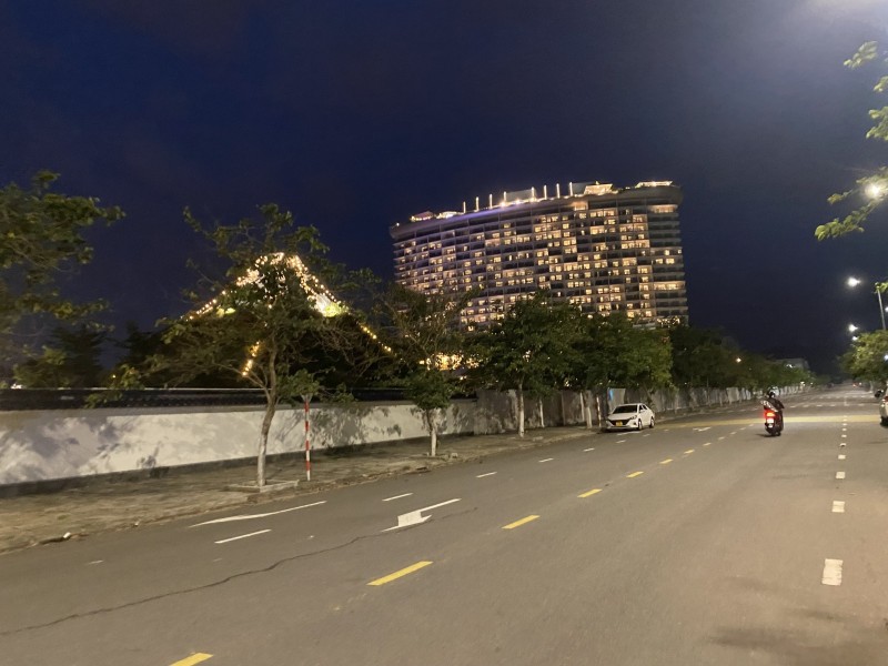 ►Toà Khách Sạn sát Biển Nguyễn Tất Thành gần Mikazuki, 250m2, 6 tầng, 30 phòng, 17.x tỷ - Ảnh 3