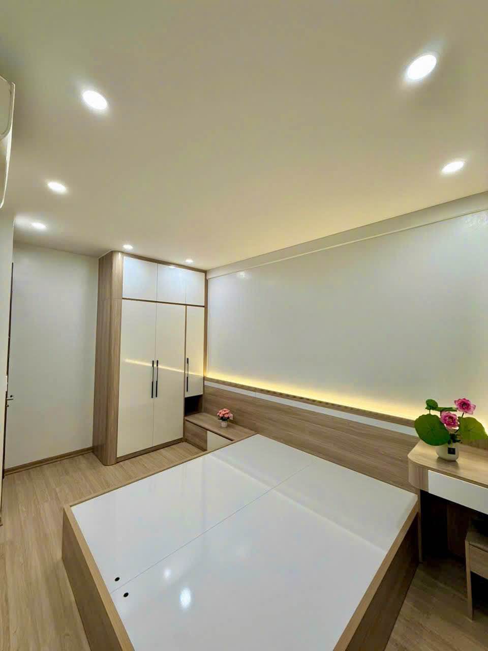 Thật 100% chỉ 2.7 tỷ sở hữu ngay chcc Linh Đàm view hồ, 2pn, 2 wc full nội thất sẵn ở - Ảnh 1