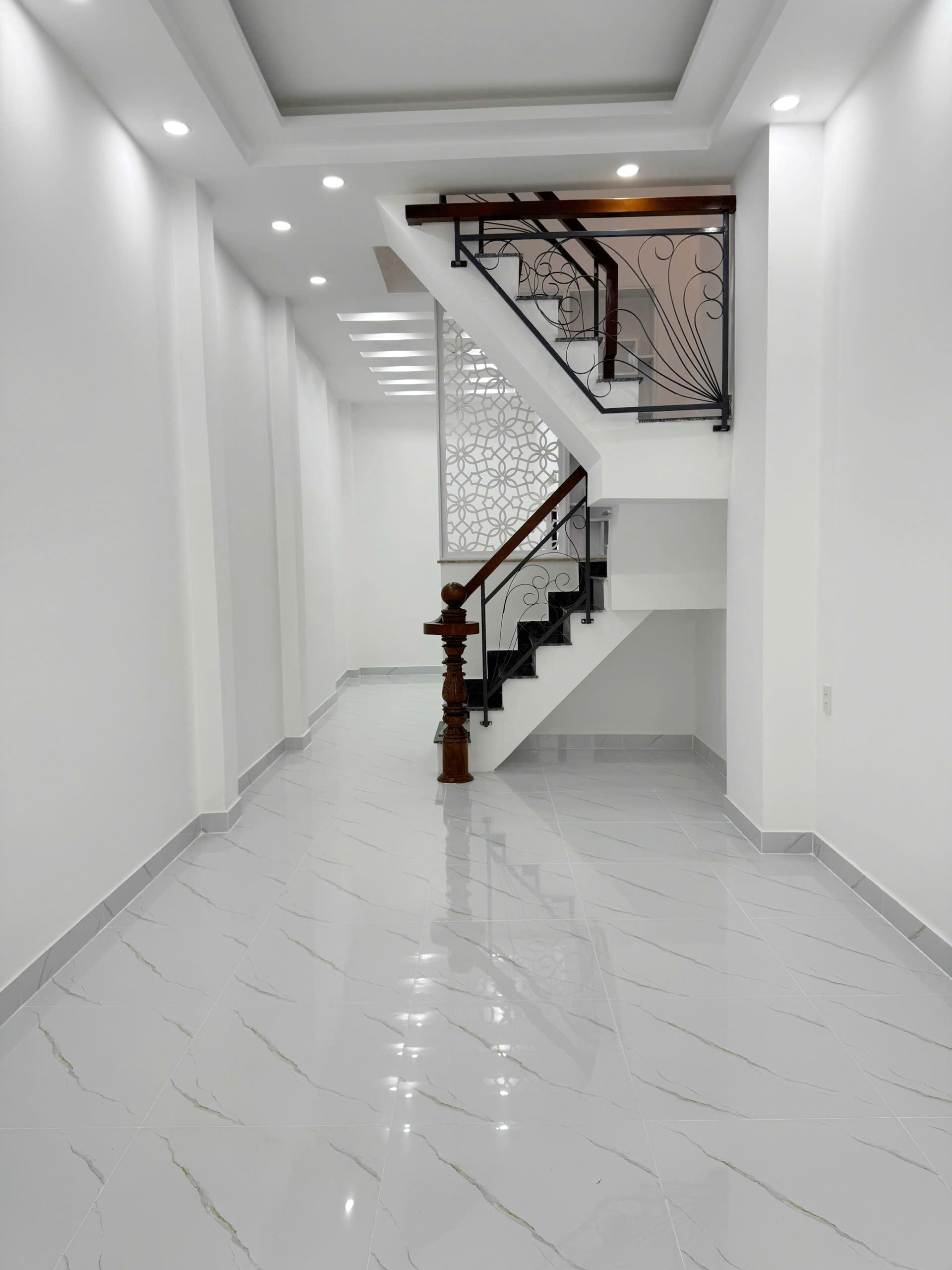 Nhà mới cách chỗ xe hơi quay đầu 10m hẻm 137 Âu Dương Lân P3Q8 - Ảnh 2