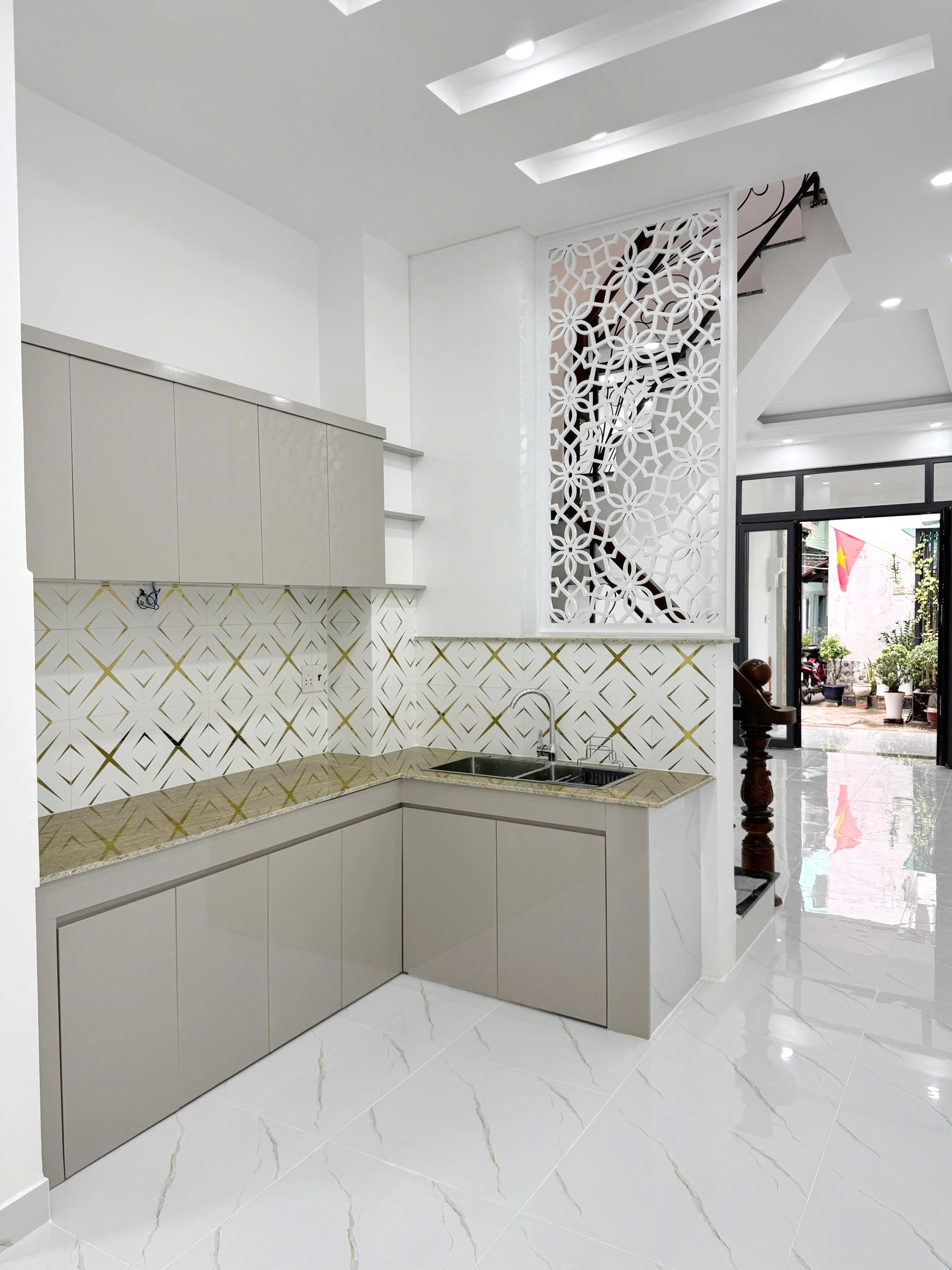 Nhà mới cách chỗ xe hơi quay đầu 10m hẻm 137 Âu Dương Lân P3Q8 - Ảnh 3