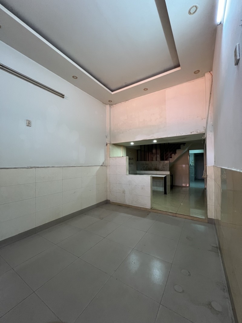 # Nhà Kiệt Ô tô thẳng ra đường Hoàng Diệu, 65m2, 2 tầng, 4PN, 4.3 tỷ - Ảnh 2