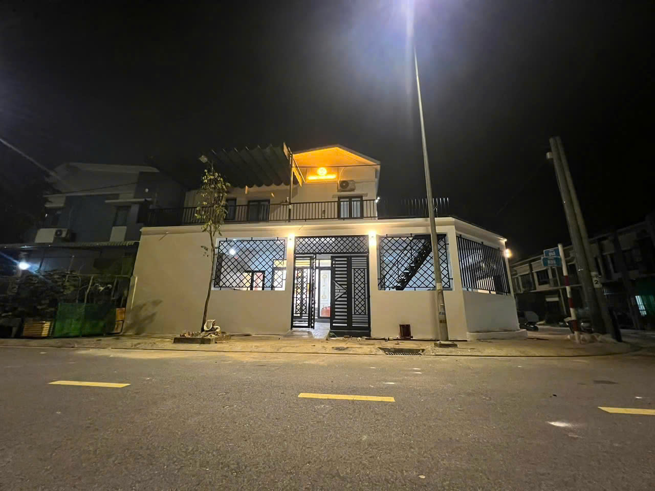 Chủ  Cần Bán Gấp Căn Mặt Tiền Hai phòng Ngủ Tại Oasis City 2, Bến Cát, Bình Dương - Ảnh 1