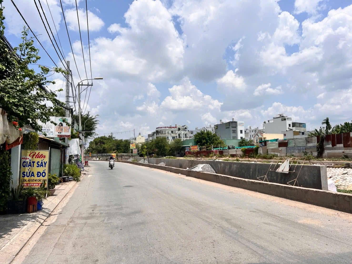 Đất đẹp 5x12m nở hậu, hẻm xe hơi, uỷ ban phường AN PHÚ ĐÔNG mới, đi bộ ra 4 trường cấp 1, 2, 3, MN - Ảnh 1