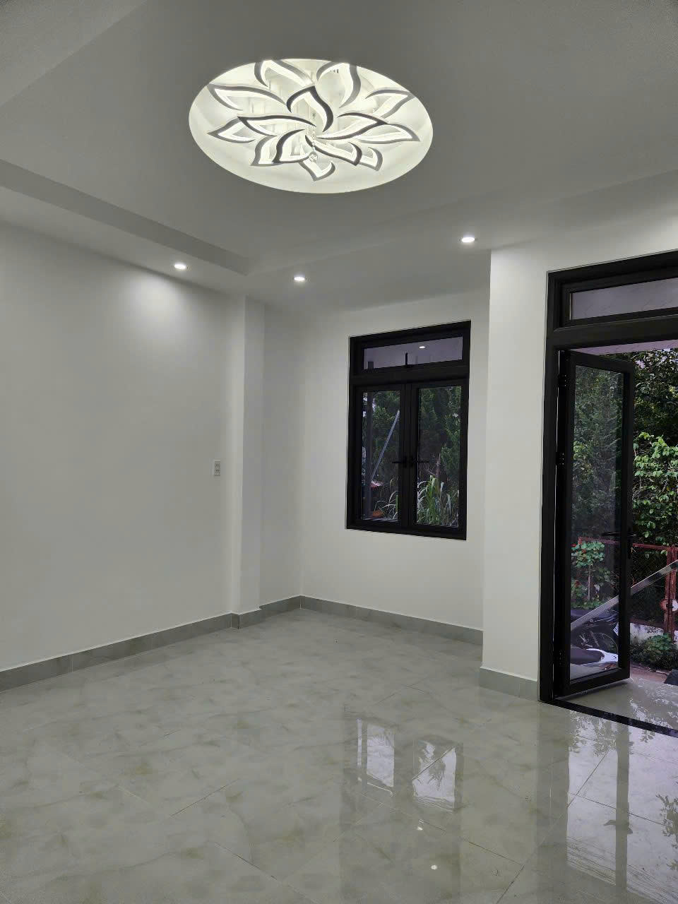 CHO THUÊ NHÀ NGUYÊN CĂN 2 TẦNG 2 MẶT TIỀN HẺM Ô TÔ AN BÌNH PHƯỜNG 3  ĐÀ LẠT GIÁ 10 TRIỆU - Ảnh 4