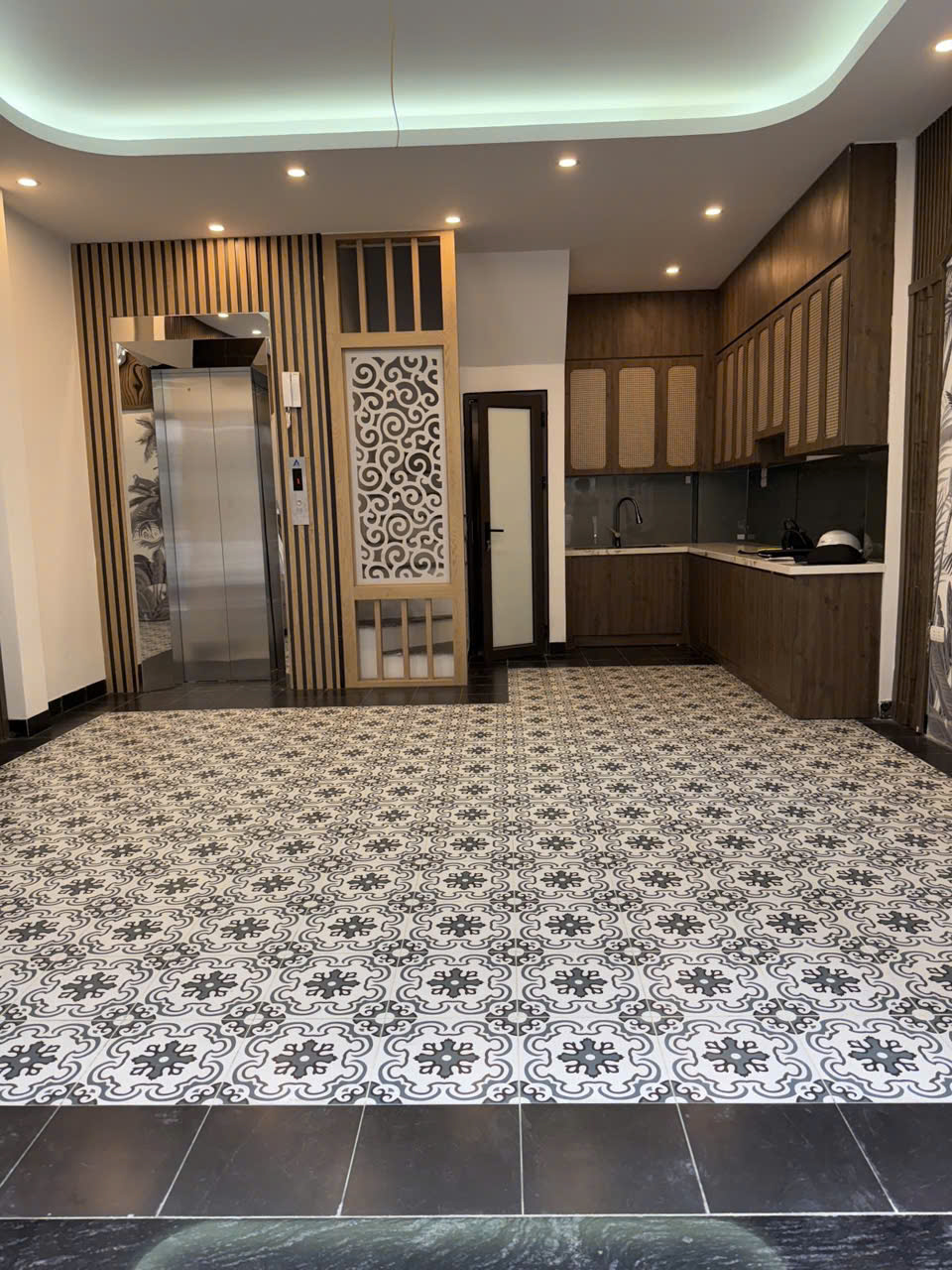 🌟 BÁN NHÀ LÔ GÓC - NHÀ MỚI TINH - THANG MÁY - Ô TÔ VÀO NHÀ 🌟<br>Ngô Gia Tự 40m² x 6T, MT 5.1m, giá - Ảnh 1