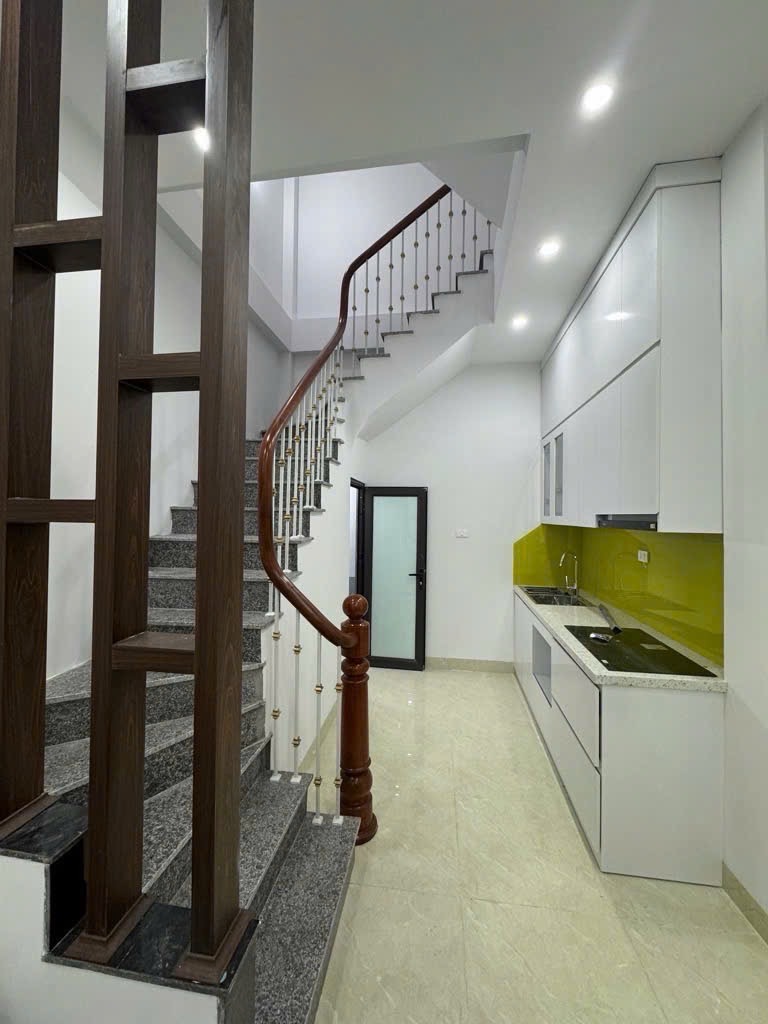 Bán nhà Hoàng Hoa Thám, Tây Hồ, gần phố, 31m2, 5 tầng, chỉ 8.2 tỷ - Ảnh 2
