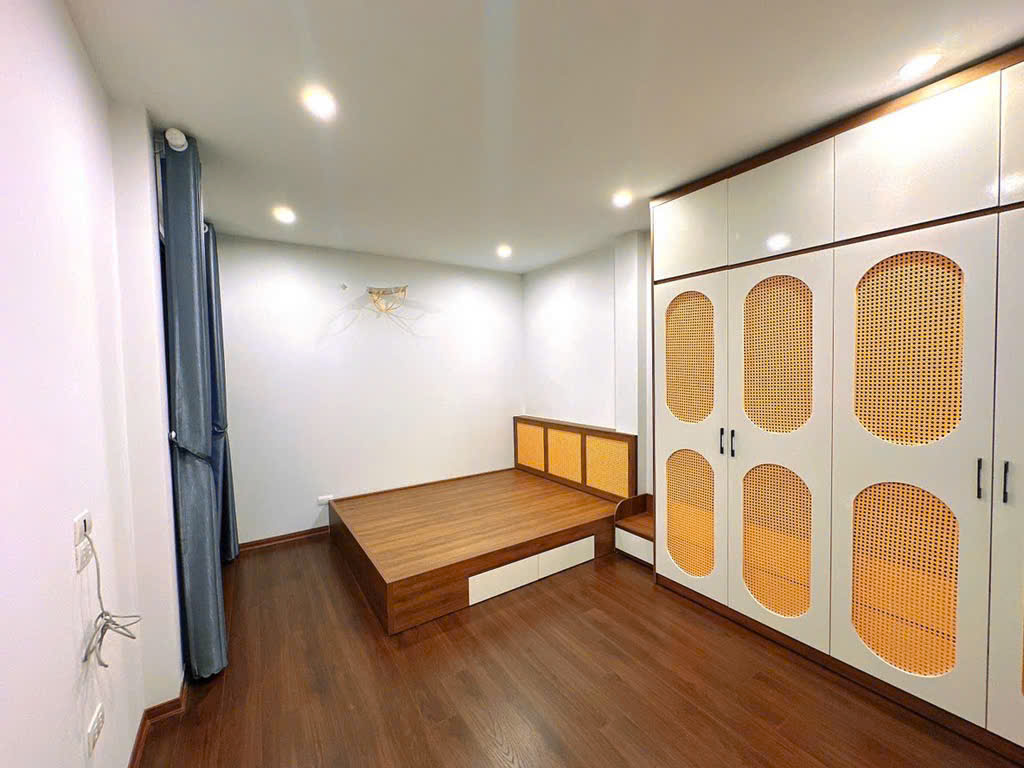 NHÀ TRUNG TÂM CẦU GIẤY – 30/35M² x 6 TẦNG – 3 BƯỚC RA PHỐ – GIÁ 8.2 TỶ - Ảnh 1