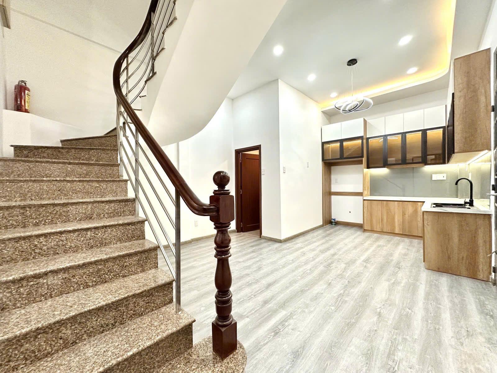 **HẺM Ô TÔ SAU CĂN MẶT TIỀN NGUYỄN DUY DƯƠNG, Q10 - 55M2 (5x12) A4 - 4 TẦNG MỚI ĐẸP - Ảnh chính