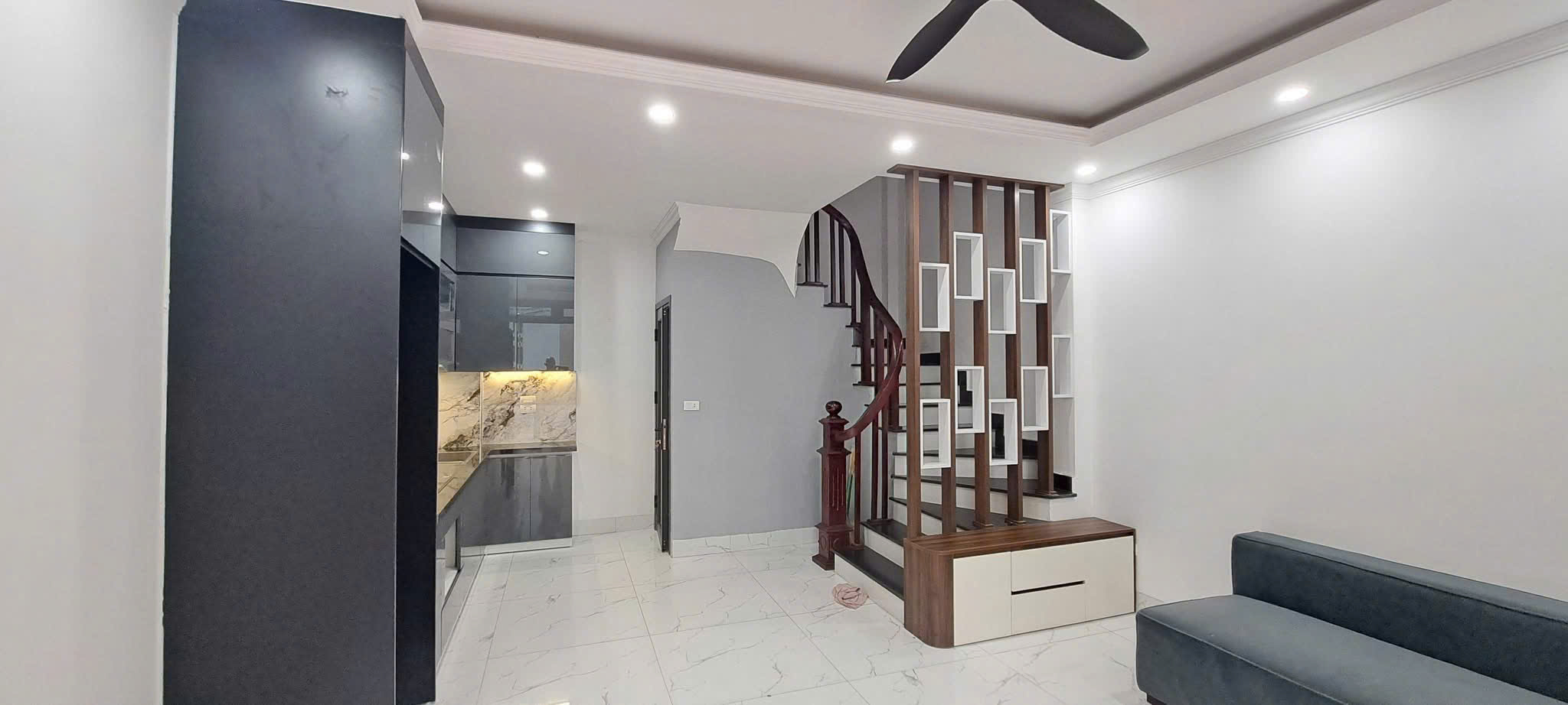 Bán nhà ngõ 564 Nguyen văn Cừ, Bồ Đề,35m 5T  oto ,KD, 7,8 tỷ . - Ảnh 2