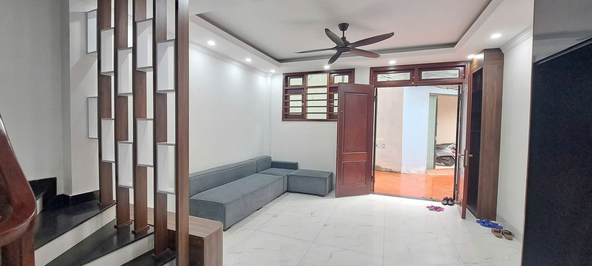 Bán nhà ngõ 564 Nguyen văn Cừ, Bồ Đề,35m 5T  oto ,KD, 7,8 tỷ . - Ảnh 1