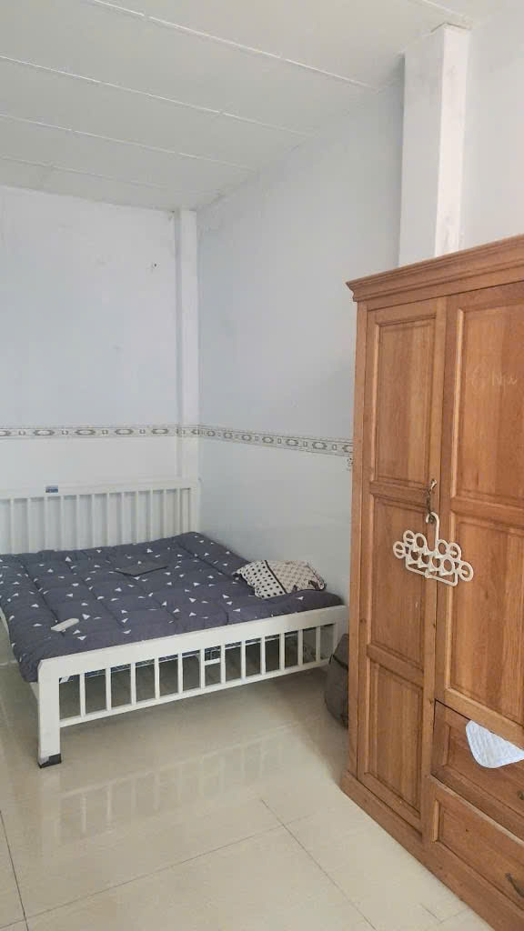 Ngay sát mặt tiền Xóm Chiếu Q4<br>trung tâm cách 2 căn nhà<br>NGANG 7.5 X 7.15 THU NHẬP 20 TRIỆU THÁNG - Ảnh 1