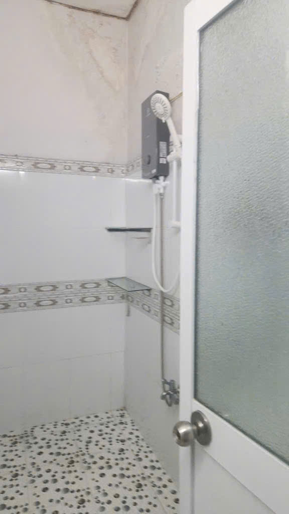 Ngay sát mặt tiền Xóm Chiếu Q4<br>trung tâm cách 2 căn nhà<br>NGANG 7.5 X 7.15 THU NHẬP 20 TRIỆU THÁNG - Ảnh 2