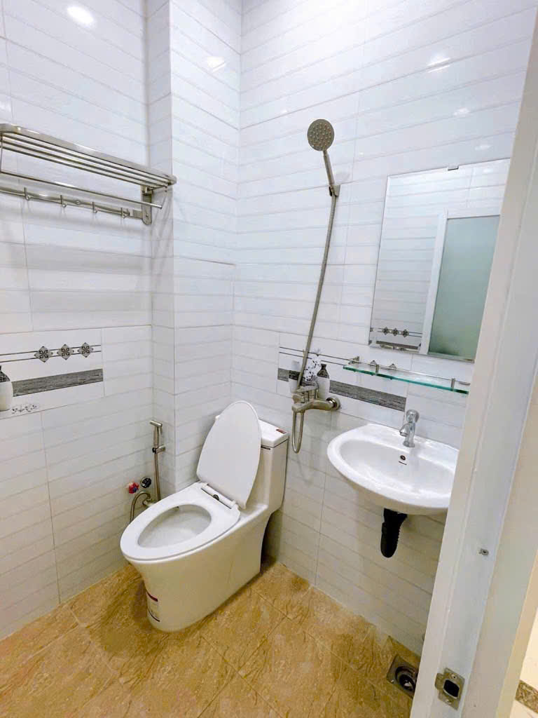 SÁT MẶT TIỀN XE HƠI 10M  TRUNG TÂM Q4 <br>DIỆN TÍCH 38 M2 HƠN 3 TỶ <br>NHÀ MỚI - Ảnh 3
