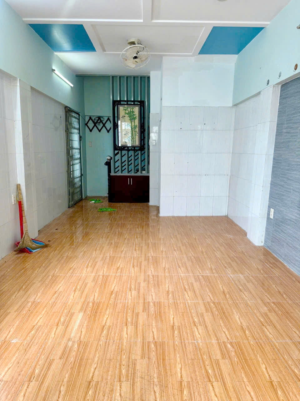 Nhà 2 tầng Dương Bạch Mai P5 Q8  đối diện UBND Q8. Hẻm thông quán ốc Cô 6 - Ảnh 1
