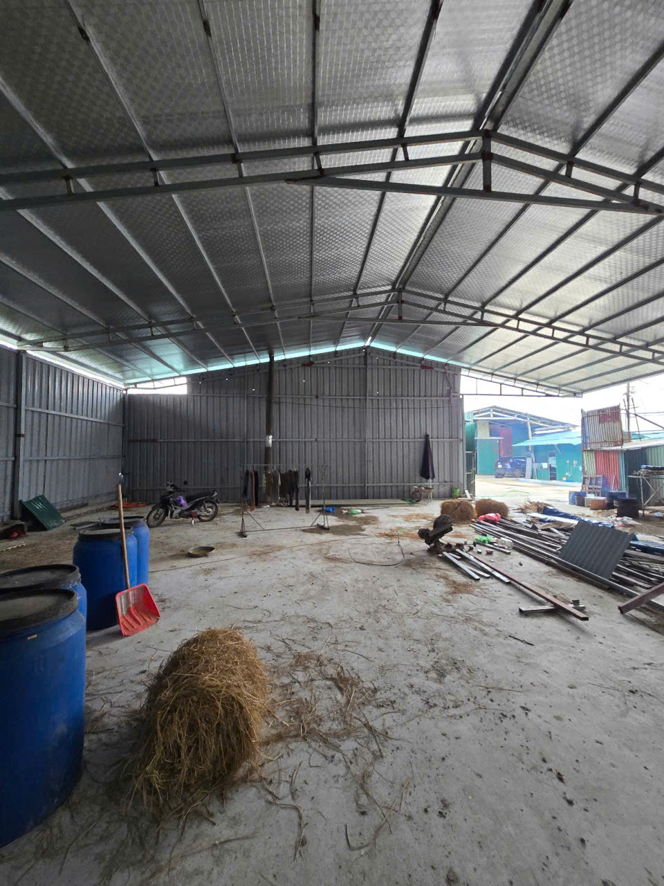 Cho thuê kho tại Vạn Phúc , Thanh Trì ,Hà Nội. Diện tích 1600m2 có thể cắt làm 900m và 700m, gái - Ảnh chính