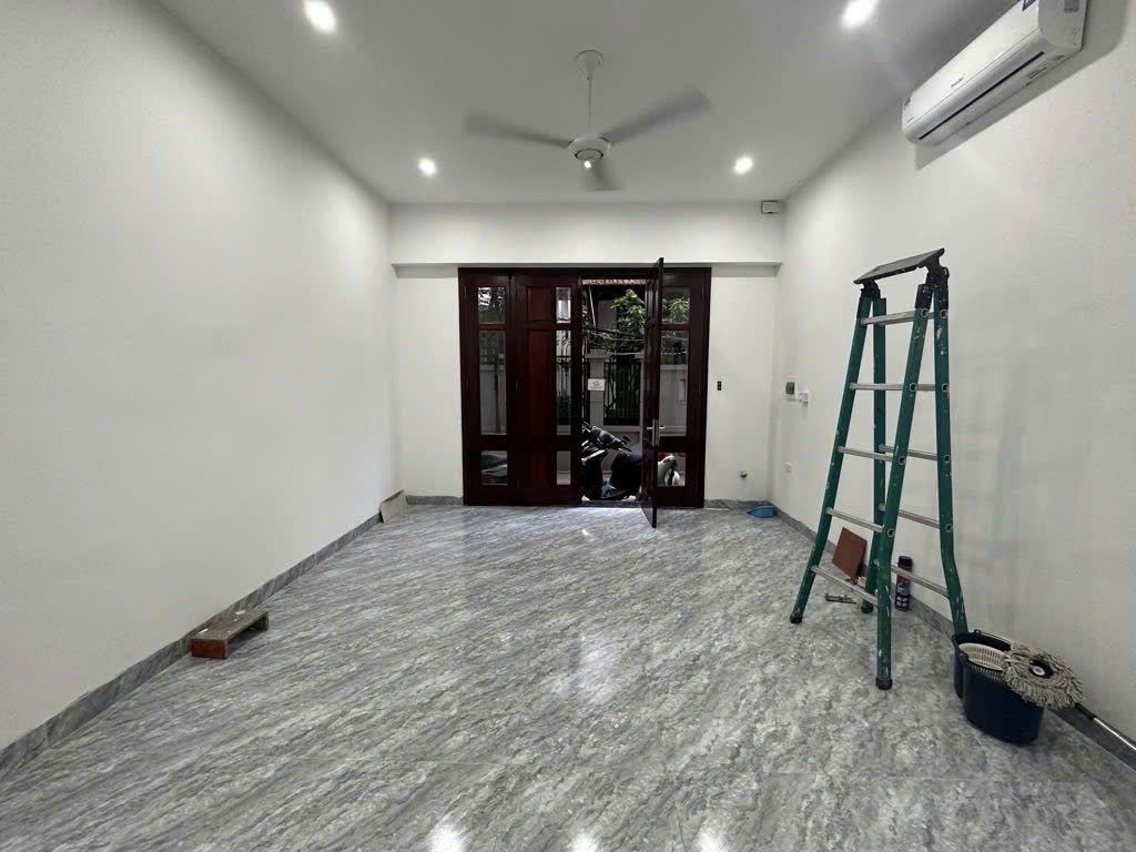 Nhà Tứ Liên - Tây Hồ - 5 tầng - thang máy - chuẩn công năng, về ở luôn giá 9,4 tỷ - Ảnh 2