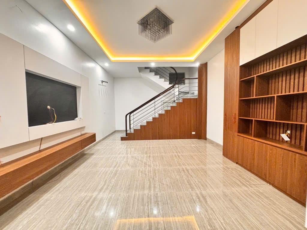 Lạc Long Quân- dân trí cao-tiện ích đầy đủ-thiết kế hiện đại-nhà mới ở ngay-5 tầng giá nhỉnh 10 tỷ. - Ảnh 1