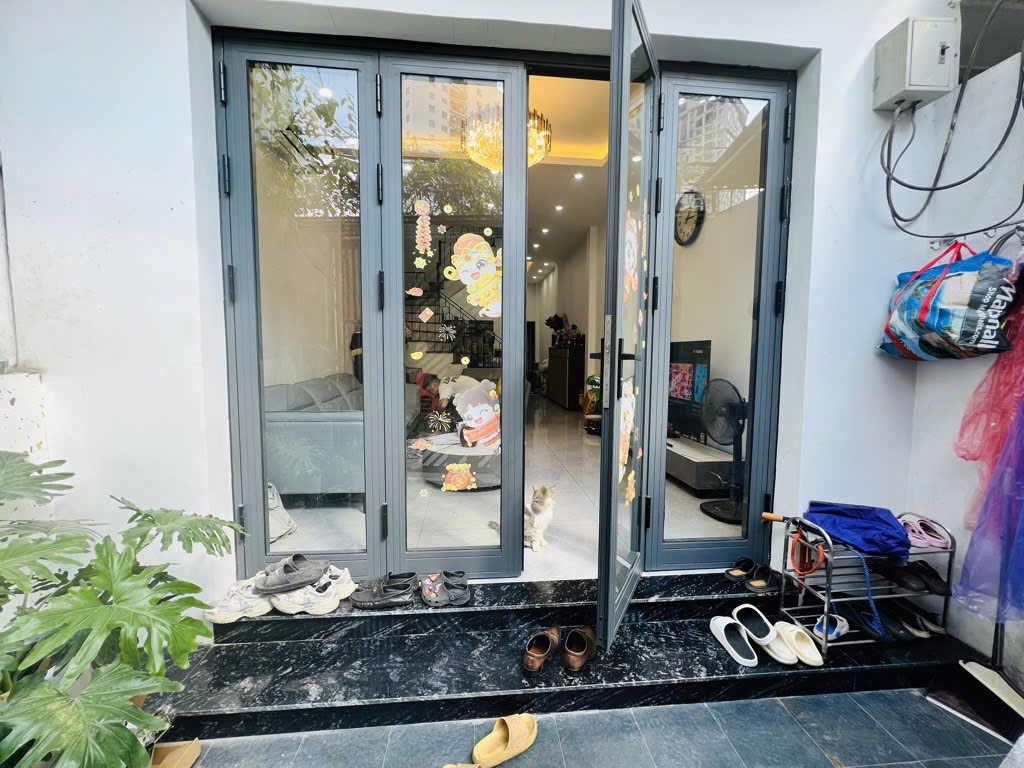 NHÀ ĐẸP LUNG LINH TẠI LẠC LONG QUÂN - OTO 7 CHỖ ĐỖ CỬA - NGÕ THÔNG - THIẾT KẾ HIỆN ĐẠI GIÁ NHỈNH 15 - Ảnh 2