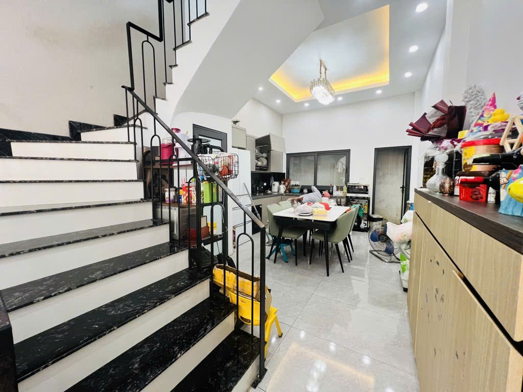 NHÀ ĐẸP LUNG LINH TẠI LẠC LONG QUÂN - OTO 7 CHỖ ĐỖ CỬA - NGÕ THÔNG - THIẾT KẾ HIỆN ĐẠI GIÁ NHỈNH 15 - Ảnh 1