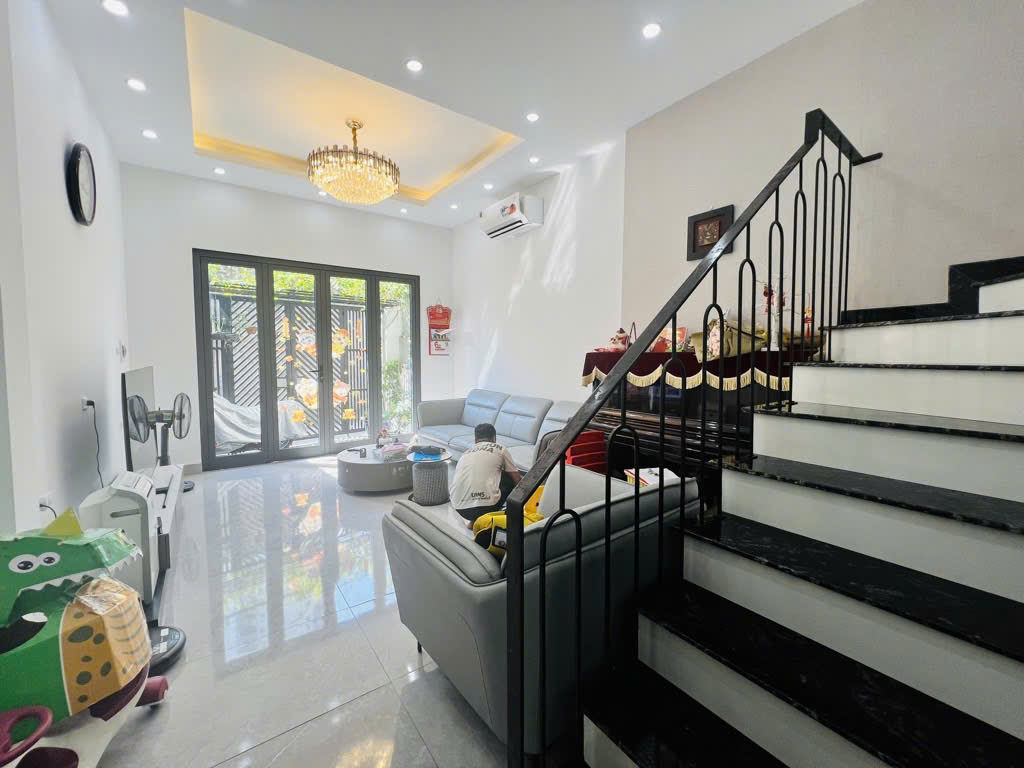 NHÀ ĐẸP LUNG LINH TẠI LẠC LONG QUÂN - OTO 7 CHỖ ĐỖ CỬA - NGÕ THÔNG - THIẾT KẾ HIỆN ĐẠI GIÁ NHỈNH 15 - Ảnh chính